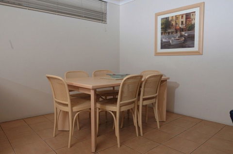 Anglesea Beachfront Court Holiday Units - Holiday Byron Bay 3