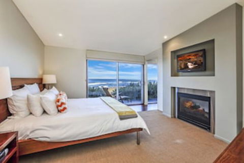 HEARNS BEACHSIDE VILLA 8 - Holiday Byron Bay 0