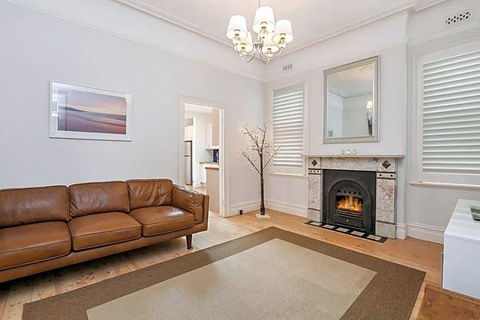 Stylish Manly Beach House Moments From Beach - Holiday Byron Bay 1