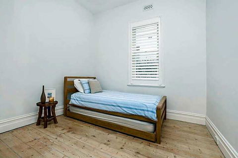 Stylish Manly Beach House Moments From Beach - Holiday Byron Bay 6