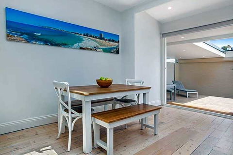 Stylish Manly Beach House Moments From Beach - Holiday Byron Bay 5