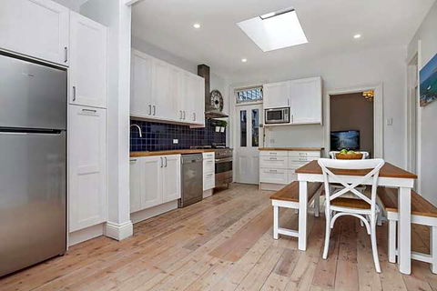 Stylish Manly Beach House Moments From Beach - Holiday Byron Bay 3