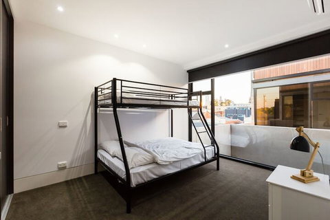 SOPHIA, 2BDR North Melbourne House - Holiday Byron Bay 1