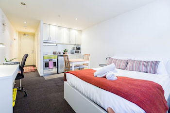 EMILY, Carlton Studio Apartment - Holiday Byron Bay 1