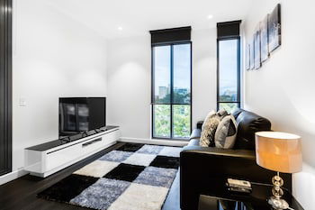 ESTHER, 2BDR South Yarra Apartment - Holiday Byron Bay 0