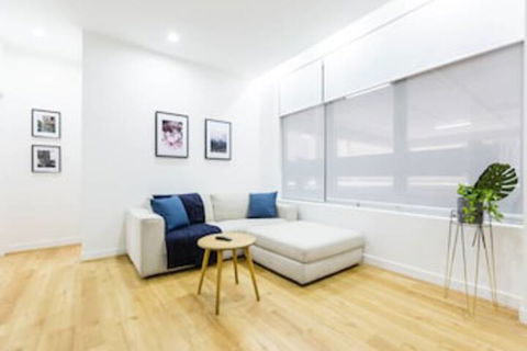 HAZEL, 3BDR Melbourne Apartment - Holiday Byron Bay 0