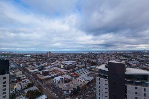 LENA, 2BDR Southbank Apartment - Holiday Byron Bay 0