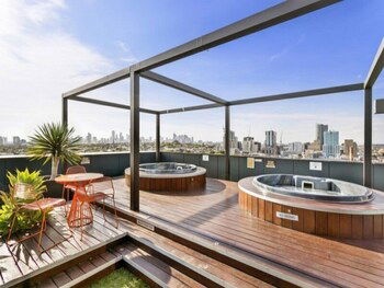 ERICA, 2BDR South Yarra Apartment - Holiday Byron Bay 1