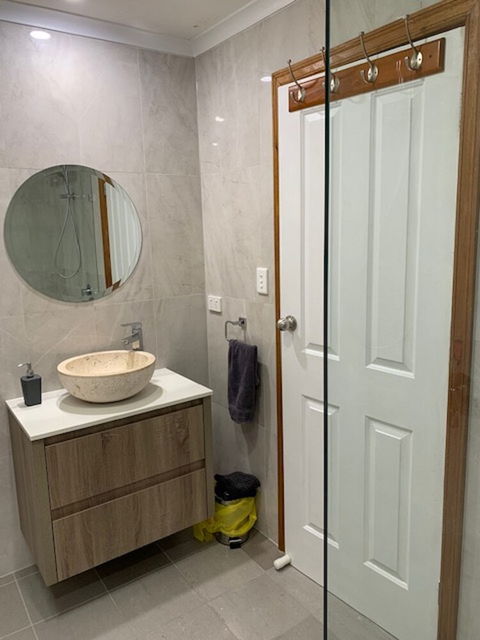 Adelaide Style Accommodation Near City - Holiday Byron Bay 5