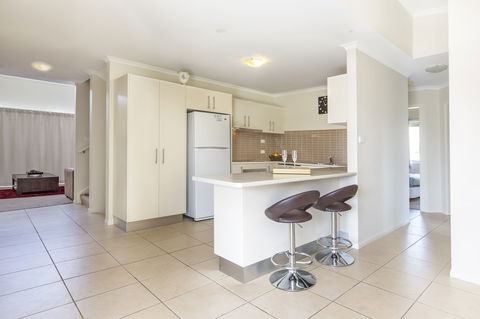 Eclipse 5- Spacious Townhouse - Holiday Byron Bay 3