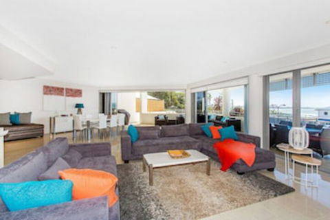 KINGSCLIFF OCEAN FRONT TERRACE 4 - Holiday Byron Bay 0