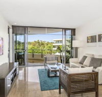 COTTON BEACH APARTMENT 33 WITH POOL VIEWS - Holiday Byron Bay