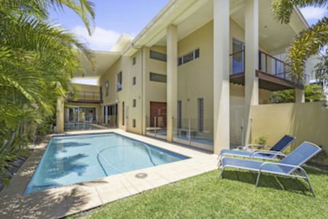 ANGOURIE HOUSE SALT VILLAGE - Holiday Byron Bay 0