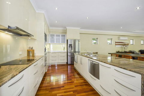 ANGOURIE HOUSE SALT VILLAGE - Holiday Byron Bay 2