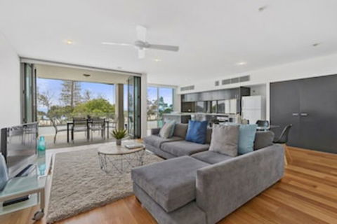 KINGSCLIFF NOR NOR EAST 101 On MARINE PARADE - Holiday Byron Bay 0
