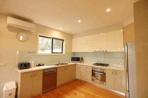 Apollo Bay Seal Apartments - Holiday Byron Bay 2