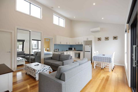 Apollo Bay Seal Apartments - Holiday Byron Bay 3