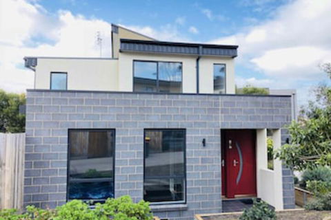 Apollo Bay Seal Apartments - Holiday Byron Bay 0