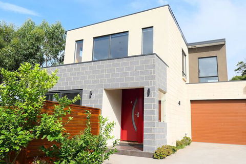 Apollo Bay Seal Apartments - Holiday Byron Bay 1