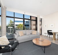 Uber Chic Newtown Designer Pad H392 - Holiday Byron Bay