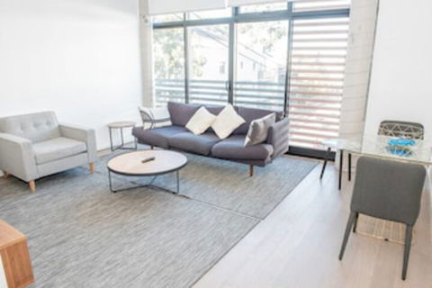 Super Cool Newtown Pad H393 - Holiday Byron Bay 0
