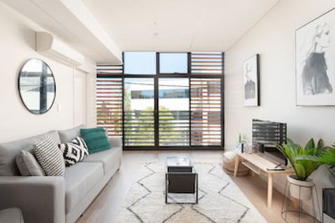 Stunning Designer Newtown Pad H394 - Holiday Byron Bay 0