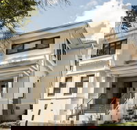 T  M HOUSE - Holiday Byron Bay