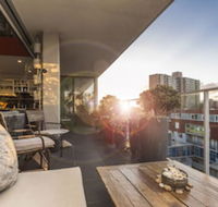 Loft Penthouse With Startling City Views  Parking - Holiday Byron Bay