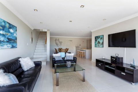 Aura 13 Shoal Bay - Holiday Byron Bay 0