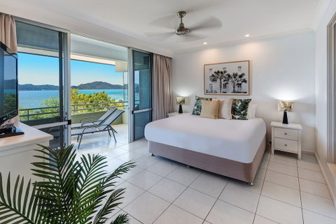 Lagoon 206 On Hamilton Island - Holiday Byron Bay 4