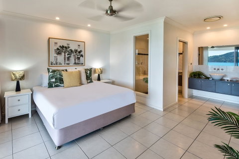 Lagoon 206 On Hamilton Island - Holiday Byron Bay 1
