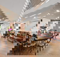 YEHS Hotel Sydney QVB - Holiday Byron Bay
