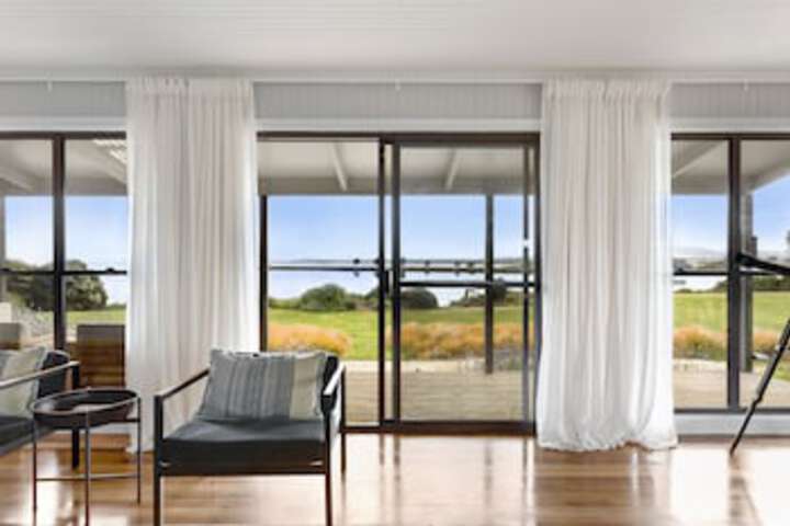 Clarence Point TAS Holiday Byron Bay