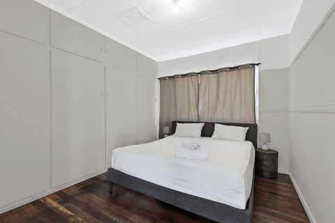 EJ Homes At The Entrance - Holiday Byron Bay 3