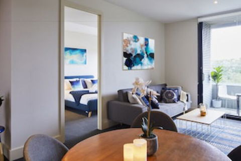 Apt Walking Distance To MCG & Epworth Hospital - Holiday Byron Bay 0