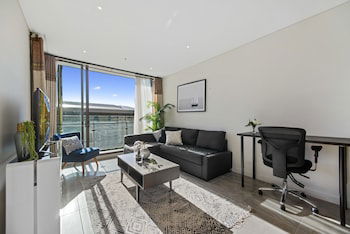 Full Darling Harbour View Luxury 2 Bedroom Apartment - Holiday Byron Bay 0