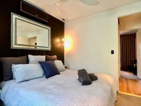 3 Storey Home Close Walk To Fox Studios SCG & City - Holiday Byron Bay 6