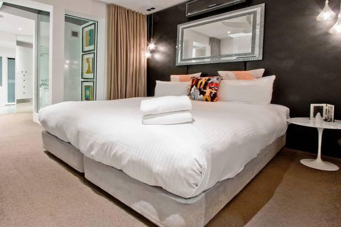 3 Storey Home Close Walk To Fox Studios SCG & City - Holiday Byron Bay 5