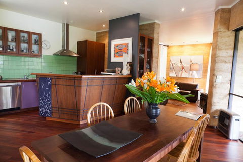 Anagama House & Studio - Holiday Byron Bay 1
