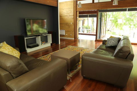 Anagama House & Studio - Holiday Byron Bay 4