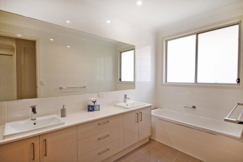 59 Banksia Avenue Coolum Beach Pet Friendly Linen Included 500 BOND - Holiday Byron Bay 2