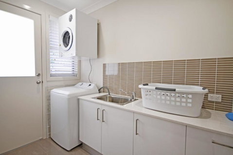 59 Banksia Avenue Coolum Beach Pet Friendly Linen Included 500 BOND - Holiday Byron Bay 1