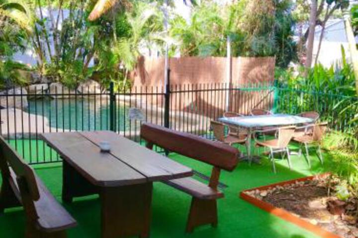 Midgeree Bar QLD Holiday Byron Bay