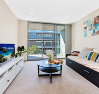 Spacious and Serene Apt in the Leafy Suburb - Holiday Byron Bay
