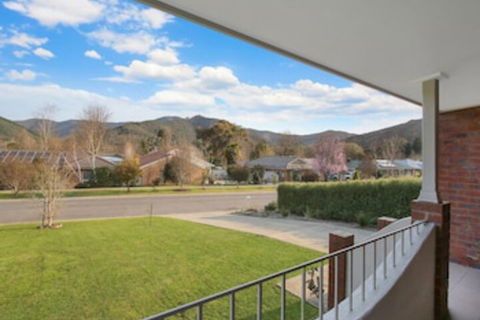 Abbey Rose - Bright, VIC - Holiday Byron Bay 0