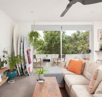 Surf Side Oasis with Balcony near Beach - Holiday Byron Bay