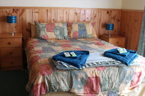 Meredith House & Apartments Strahan - Holiday Byron Bay 3