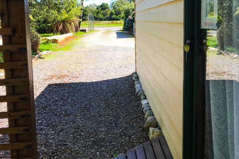 Meredith House & Apartments Strahan - Holiday Byron Bay 0