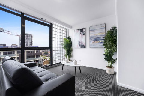 Stylish & Spacious Apt With Double Living Room - Holiday Byron Bay 1