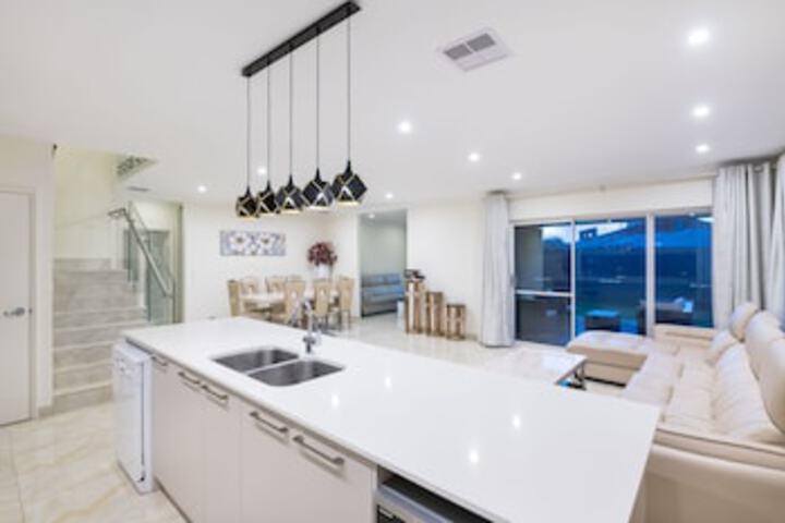 Balcatta WA Holiday Byron Bay